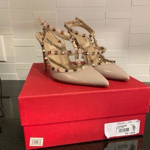 Valentino Rockstud pumps